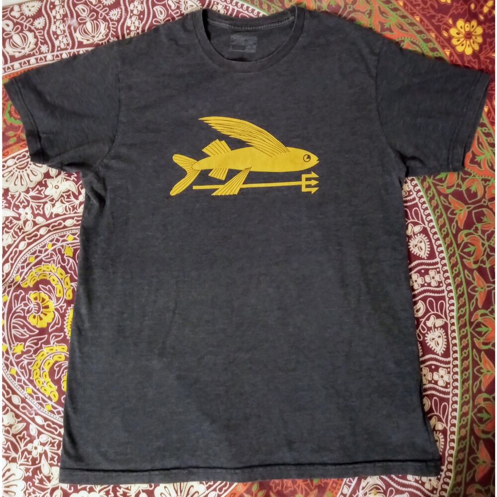 Patagonia Flying Fish Vane Graphic Mens T-Shirt Dark Gray Gold Graphic SZ L